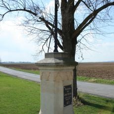 Kříž na rozcestí v jižní části Hořína