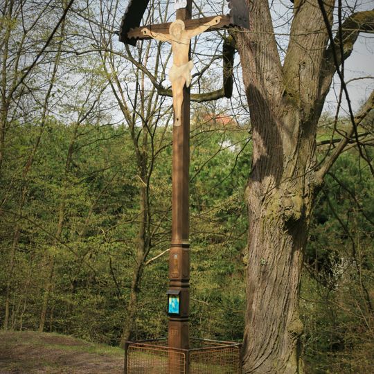 Wooden wayside cross in Zahrada