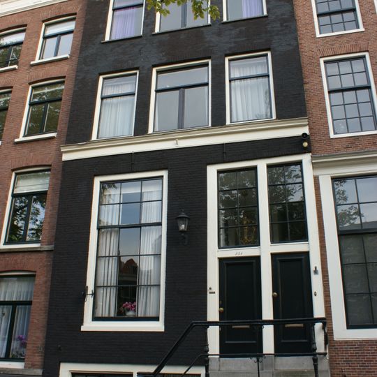 Pand met gevel onder rechte lijst