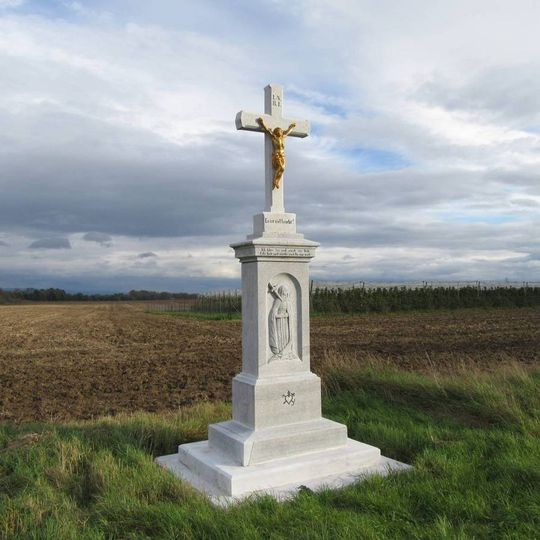 Kříž severně od Králové u silnice