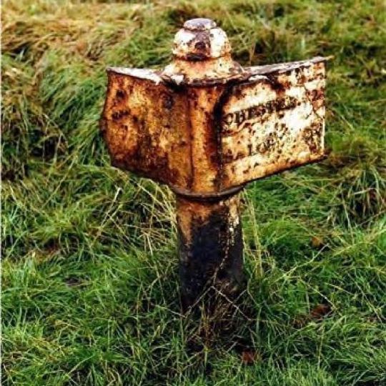 Milepost, N of Holland Park, Brownhills