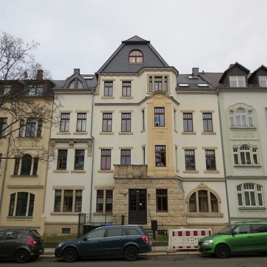 Mietshaus in geschlossener Bebauung mit Vorgarten Kochstraße 33