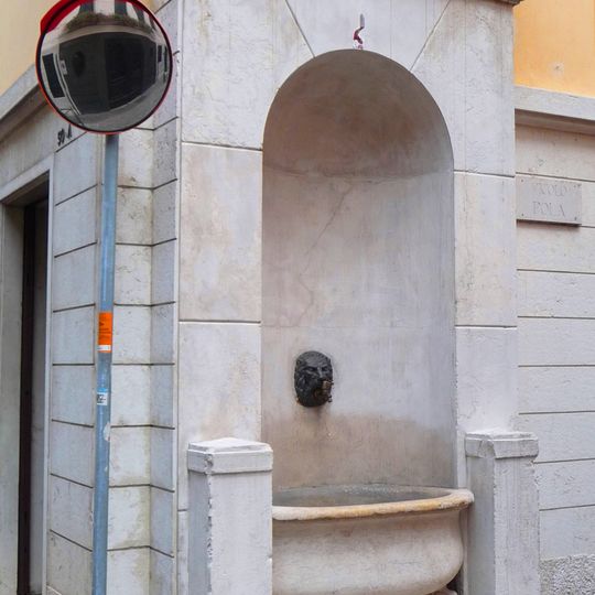 Fontana di vicolo Pola