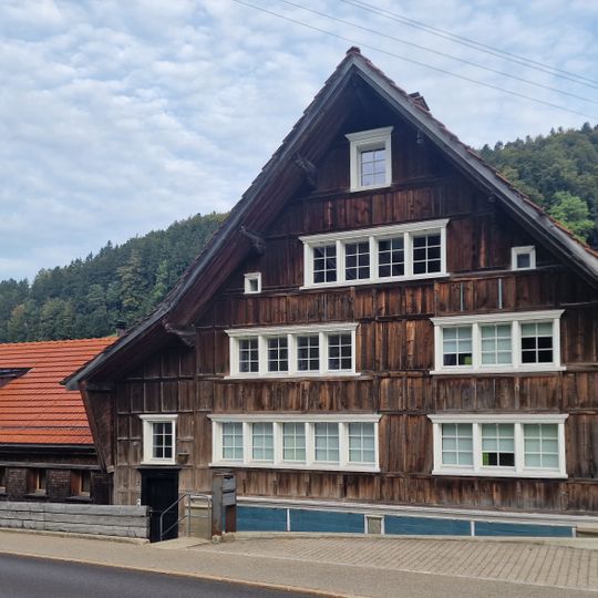 Wohnhaus mit Sticklokal