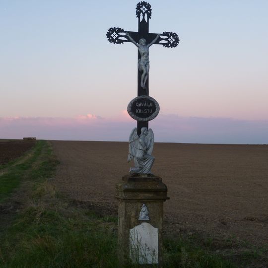 Křížek u silnice západně od Kozlan