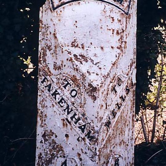 Milepost, c.1/5 mile N of farm and X-tracks