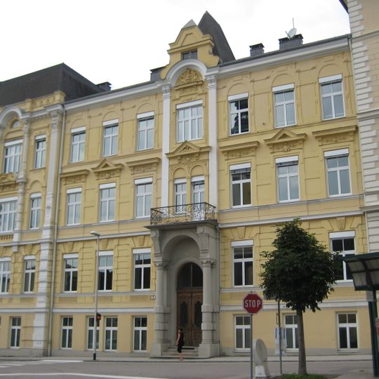 Bundeshandelsakademie und -handelsschule