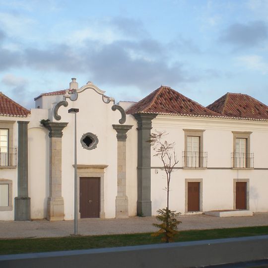 Conjunto da casa nobre, capela e antigas dependências agrícolas da Horta do Ourives
