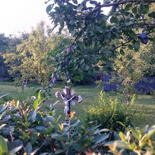 Kříž v Bystřici v zahradě