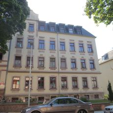 Mietshaus in halboffener Bebauung mit Vorgarten Terrassenstraße 22
