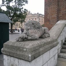 Statue