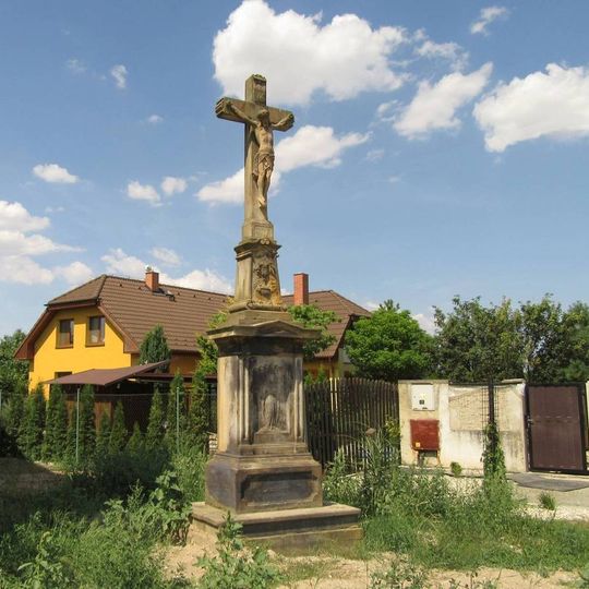 Kříž v Mezicích na okraji vesnice
