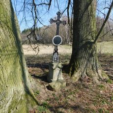 Kříž u polní cesty severně od Mladých Bříští