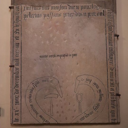 Plaque commémorative de la fondation de la maison-Dieu à Plombières-lès-Dijon