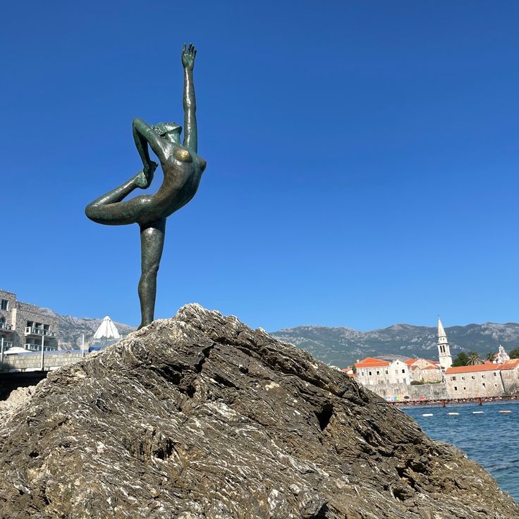 Statue of the Dancer