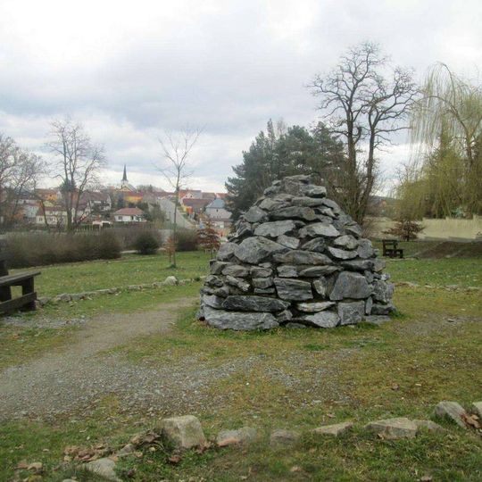 Mohyla jihozápadně od Litic