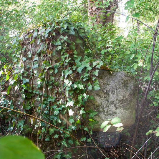Steinkreuz am Friedhof in Roth