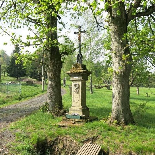 Kříž na rozcestí poblíž domu 75 ve Falknově