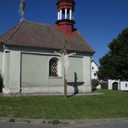 Kříž u kaple v Olešovicích