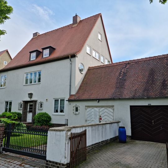 Wohnhaus Friedrich-Engels-Platz 2