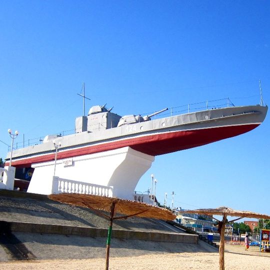 Azov harbiy flotiliyasining dengizchilari haykali