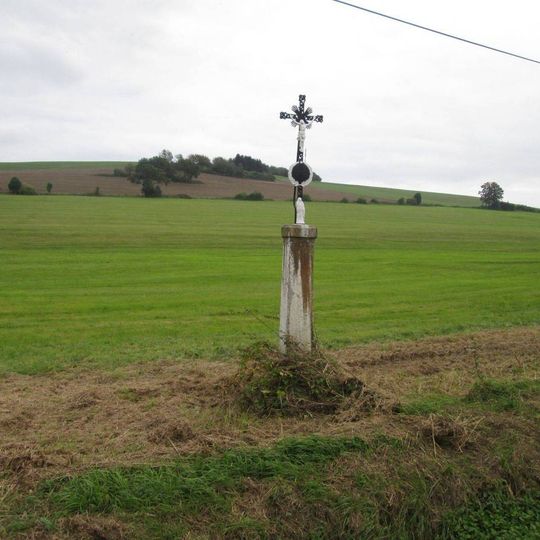 Kříž jižně od Mrákova u cesty do Krásnice