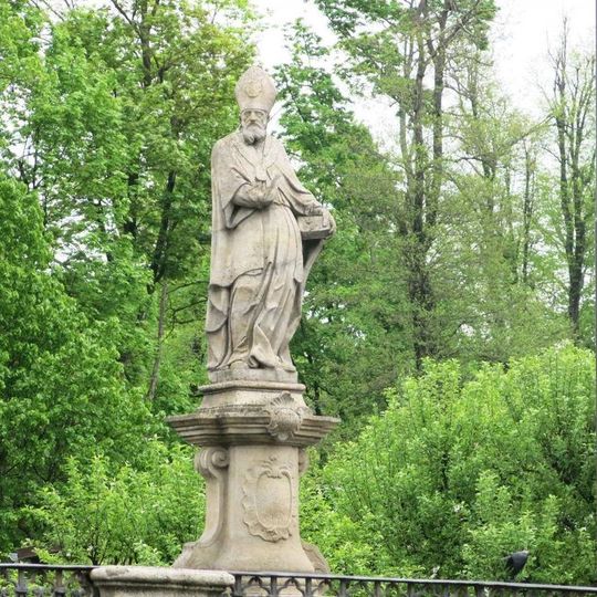 Socha svatého Metoděje na barokním mostě poblíž zámku Žďár