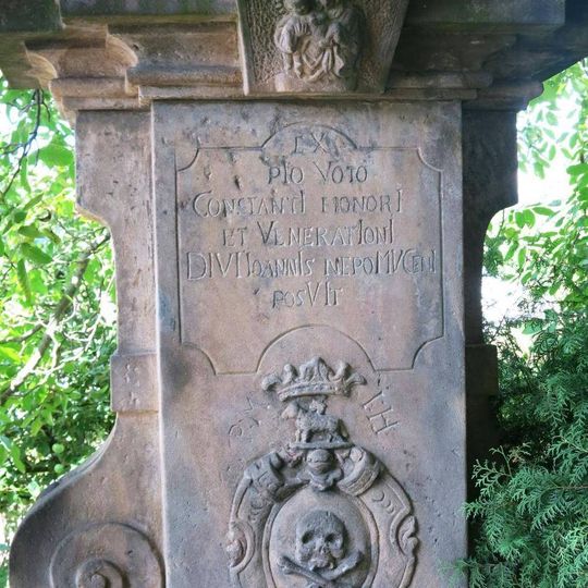 Socha svatého Jana Nepomuckého u kostela v Libuni