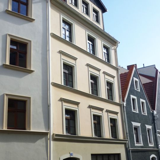 Wohnhaus in geschlossener Bebauung, mit Laden Bogstraße 18