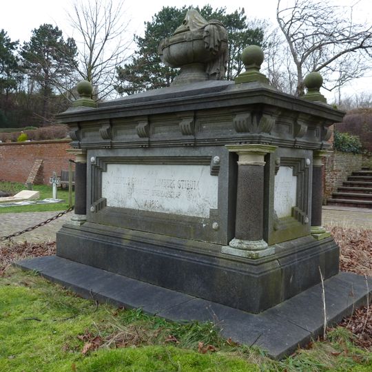 Grafmonument opgericht door opgericht door de families Van Limburg Stirum
