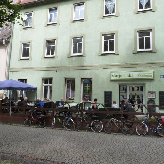 Wohnhaus in halboffener Bebauung und in Ecklage Markt 16