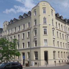 Mietshaus in geschlossener Bebauung in Ecklage Tschaikowskistraße 62