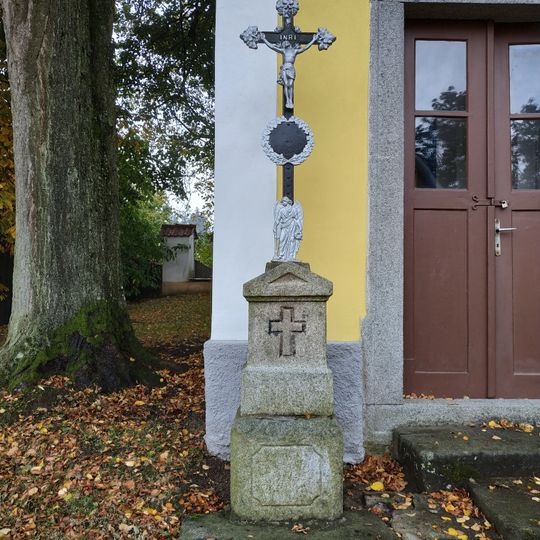 Kříž ve Budislavicích u kaple