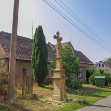 Cross in Plinkout opposite the chapel in the village