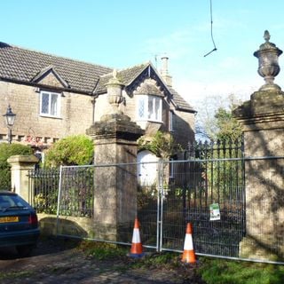 Quakers Walk Lodge And Gates