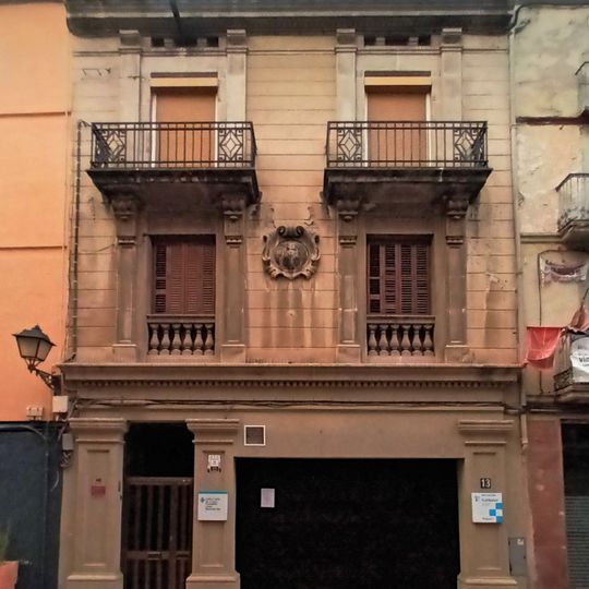 Building in plaça de la Vila, 13
