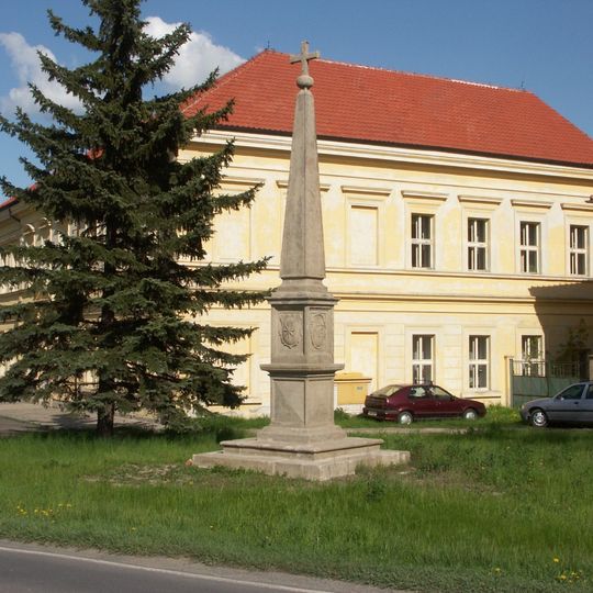Obelisk s křížem
