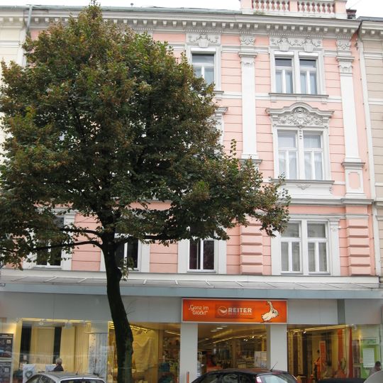 Wohn- und Geschäftshaus