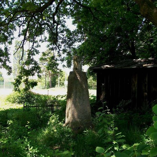 Kříž západně od Záluží u sportovního areálu