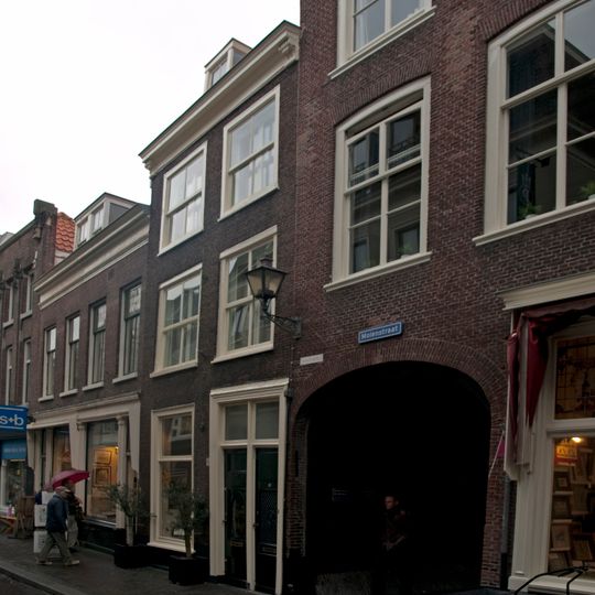 Pand met bakstenen gevel