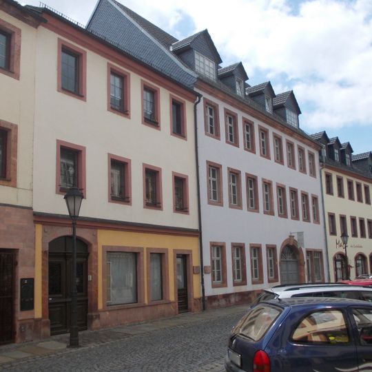 Wohnhaus mit Laden in geschlossener Bebauung, mit Laden Burgstraße 19