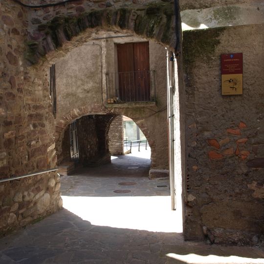 Carrer Baix
