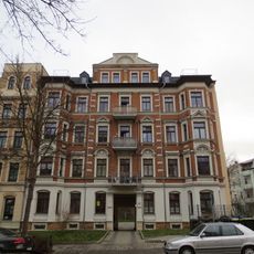 Mietshaus in halboffener Bebauung mit Vorgarten Weststraße 110