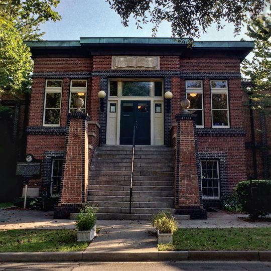 East Henry Street Carnegie Library