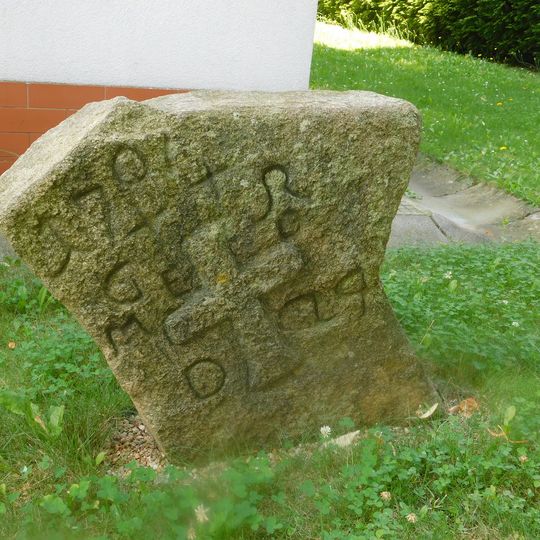 Křížový kámen u kaple svatého Benedikta ve Stránecké Zhoři