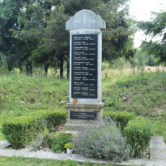 Pomník padlým v první světové válce u kostela ve Staré Vodě