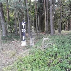 Kříž západně od Ponědrážky