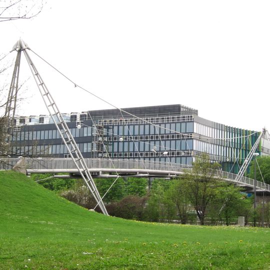 Fußgängerbrücke über die Schenkendorfstraße