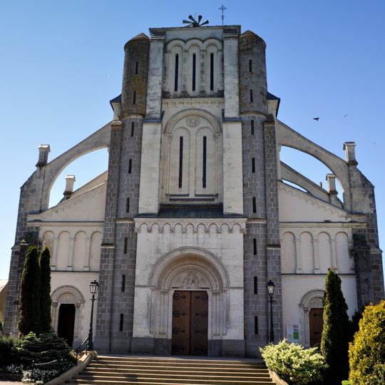 Église Saint-Gervais-et-Saint-Protais de Cossé-le-Vivien