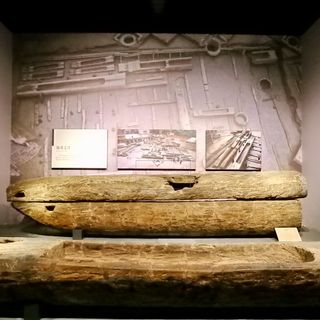 Joint tombs of boat-shaped coffins
